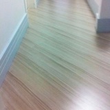piso laminado madeira clara orçamento Aeroporto