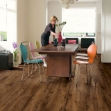 piso laminado para sala de estar Parque do Otero